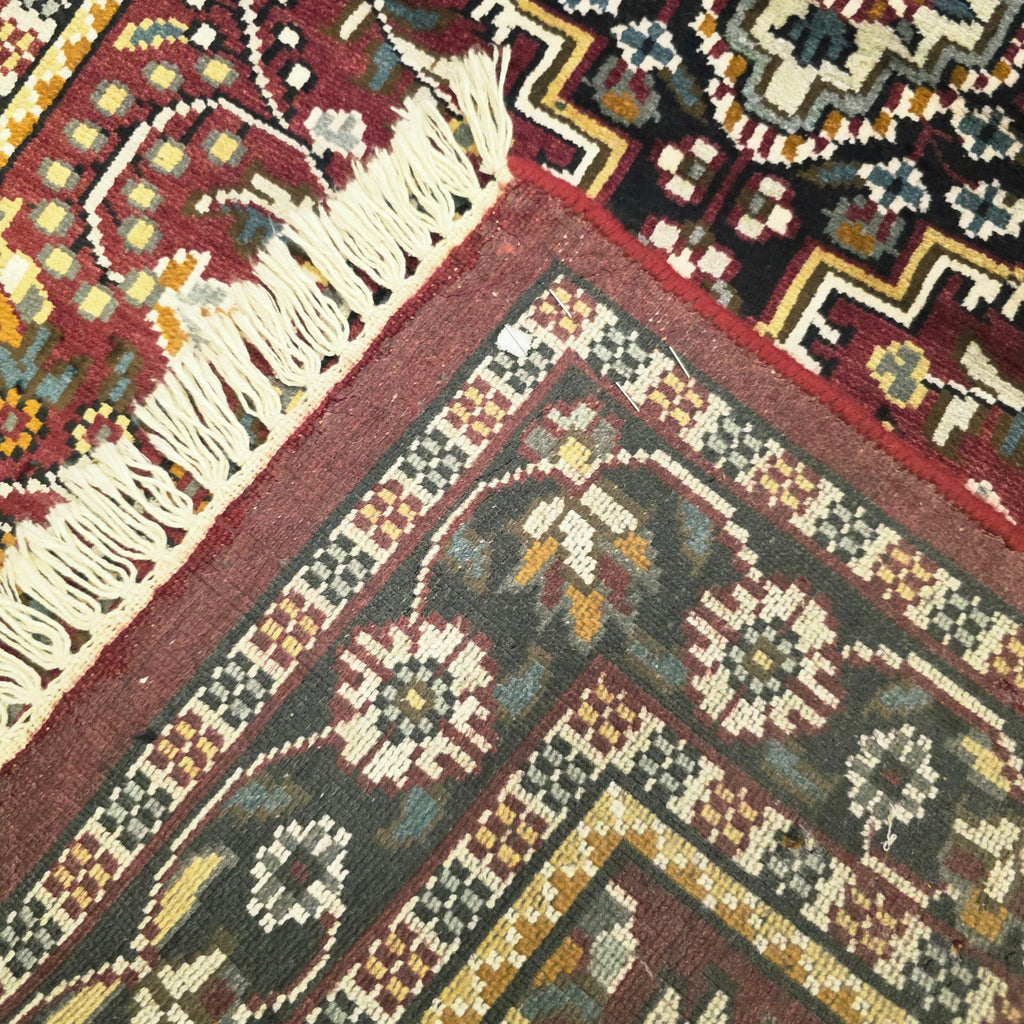 126 x 74 cm Hand Knotted Oriental Indian – Silk Rug