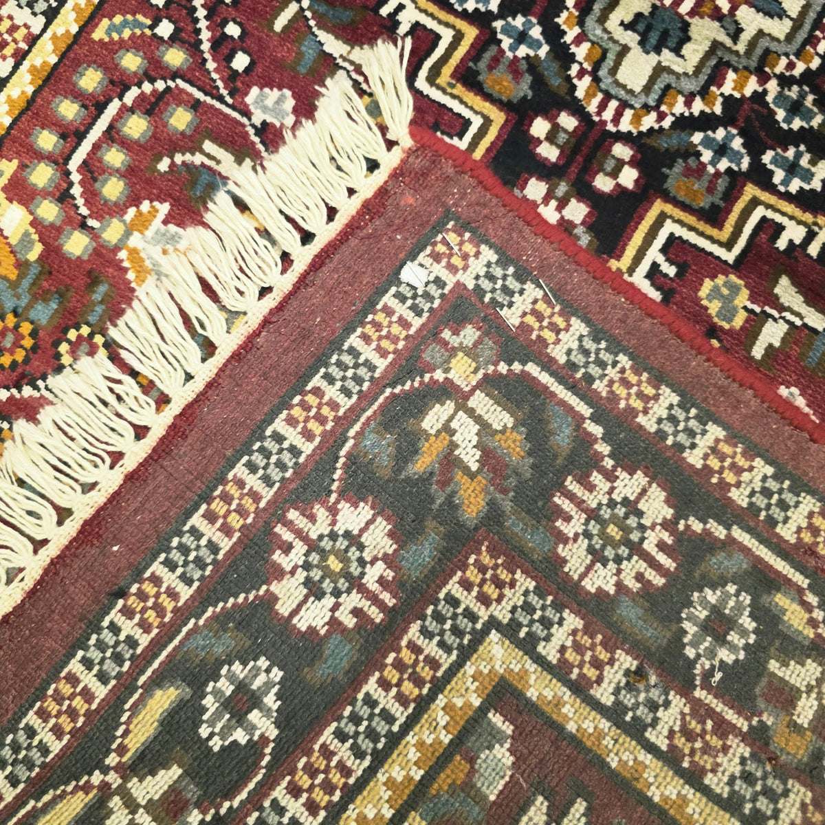 126 x 74 cm Hand Knotted Oriental Indian – Silk Rug