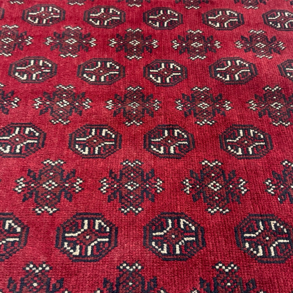 191 x 150 cm Hand-Knotted Red Bokhara Afghan Akche