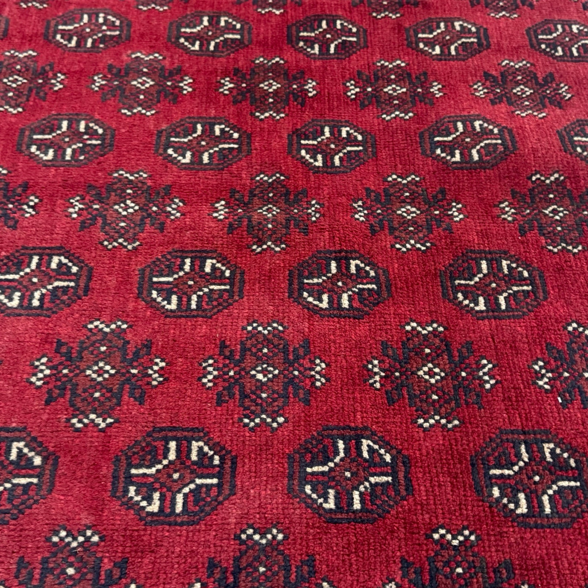 191 x 150 cm Hand-Knotted Red Bokhara Afghan Akche
