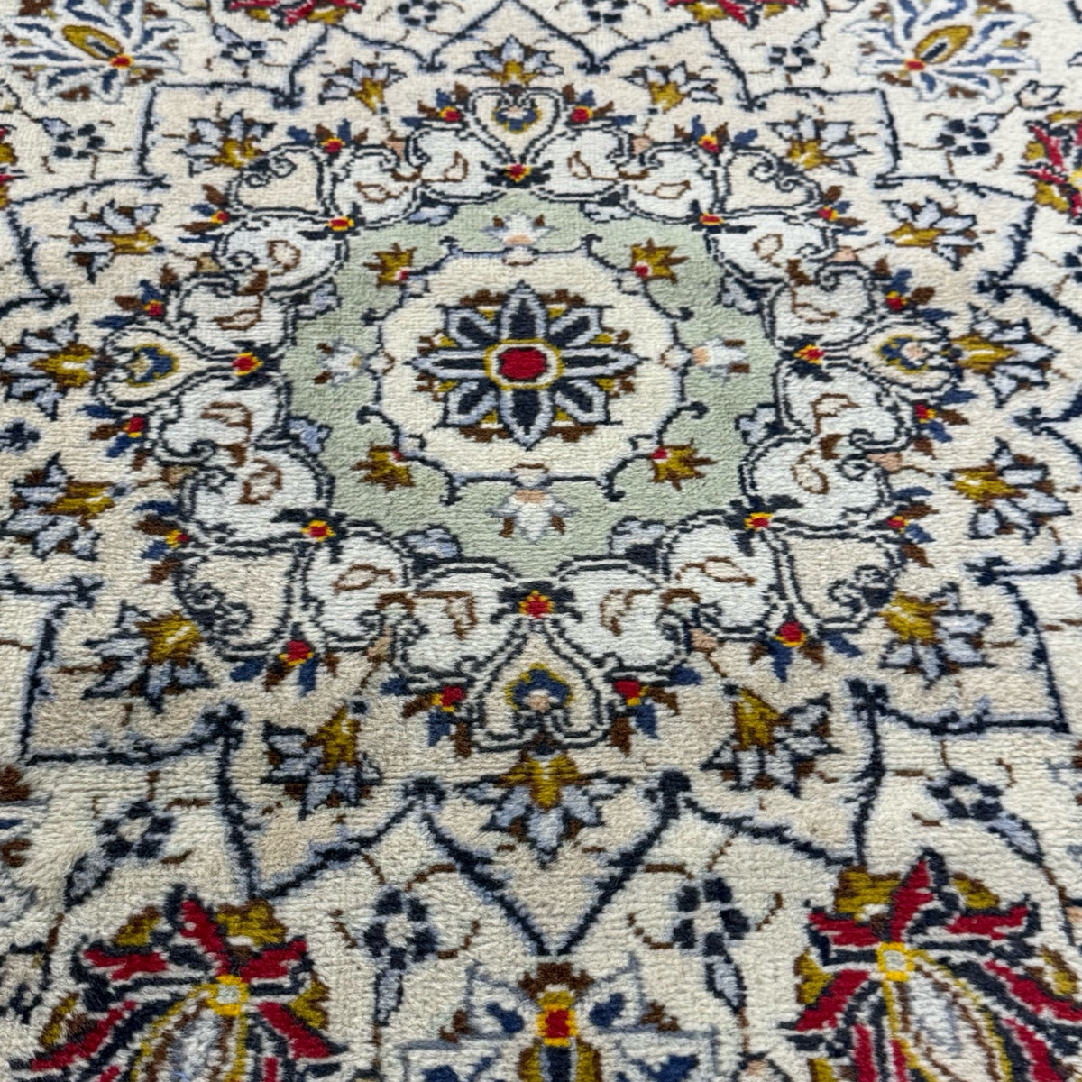 343 x 243 cm Hand Knotted Ivory Kashan Persian Rug