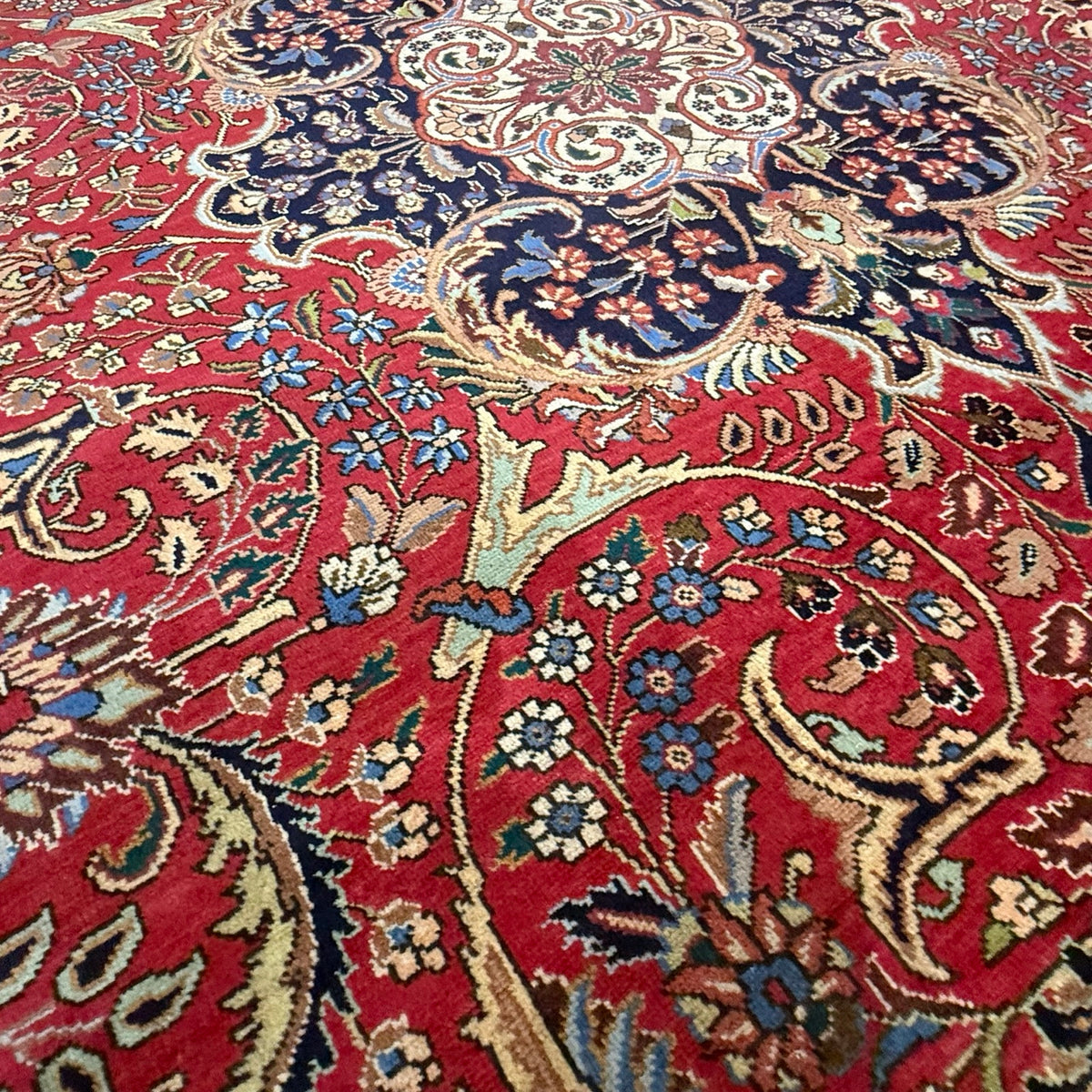 390 x 300 cm Hand Knotted Floral Persian Tabriz Rug