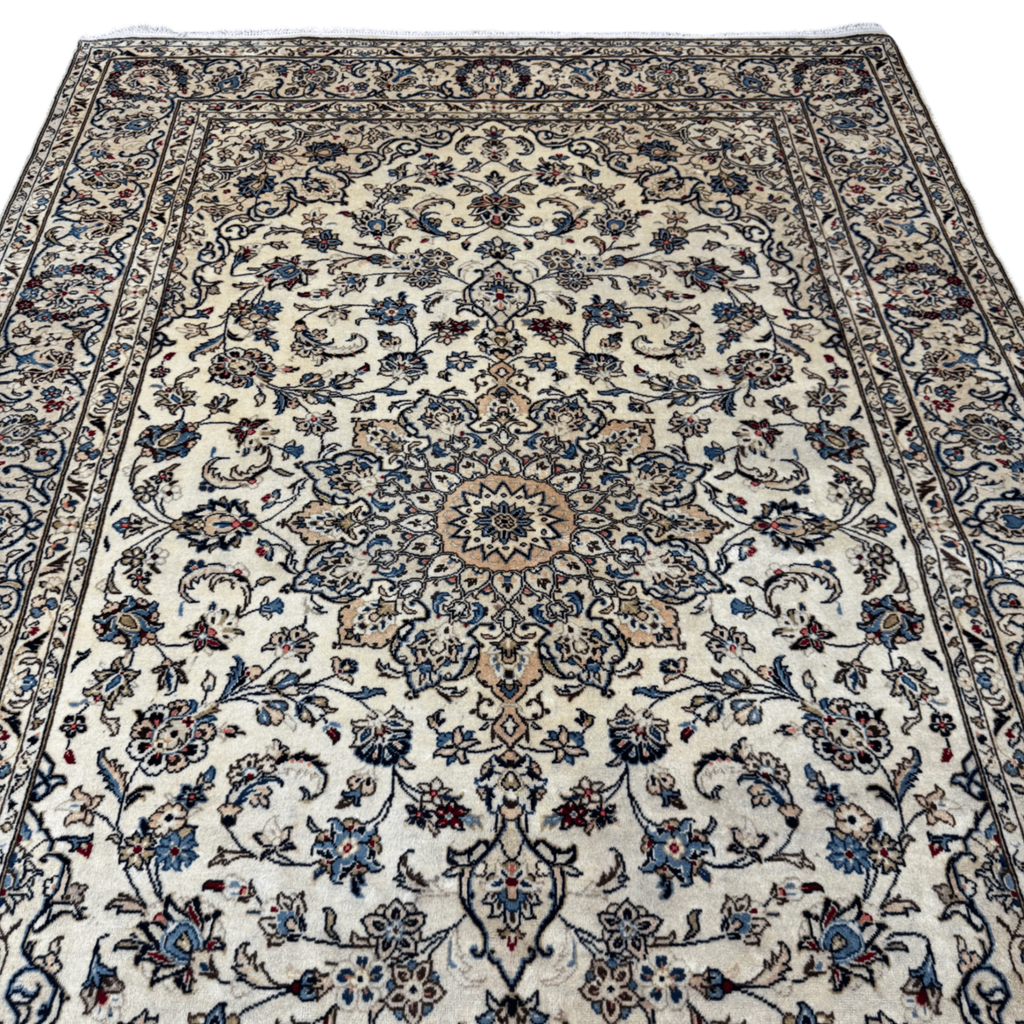 294 x 195 cm Hand-Knotted Persian Nain Floral Rug