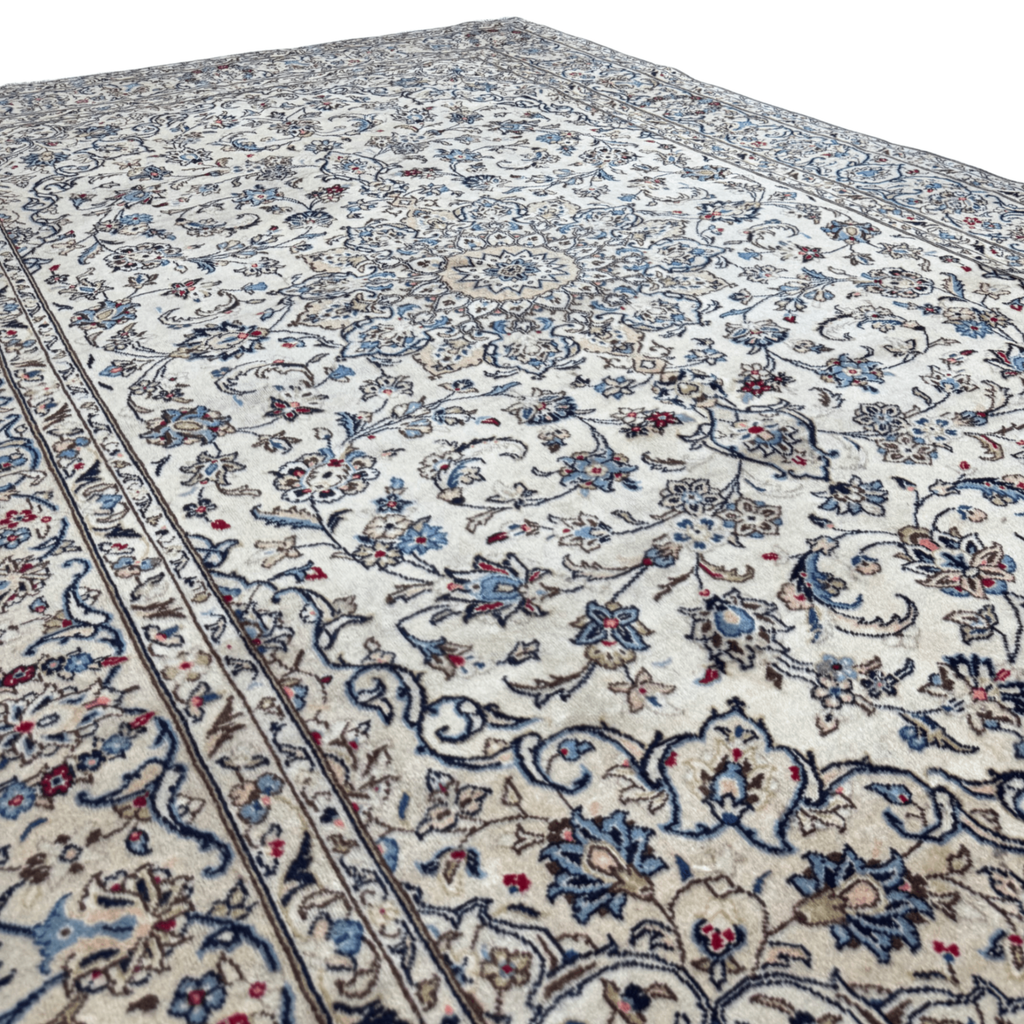 294 x 195 cm Hand-Knotted Persian Nain Floral Rug