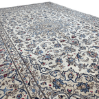 294 x 195 cm Hand-Knotted Persian Nain Floral Rug