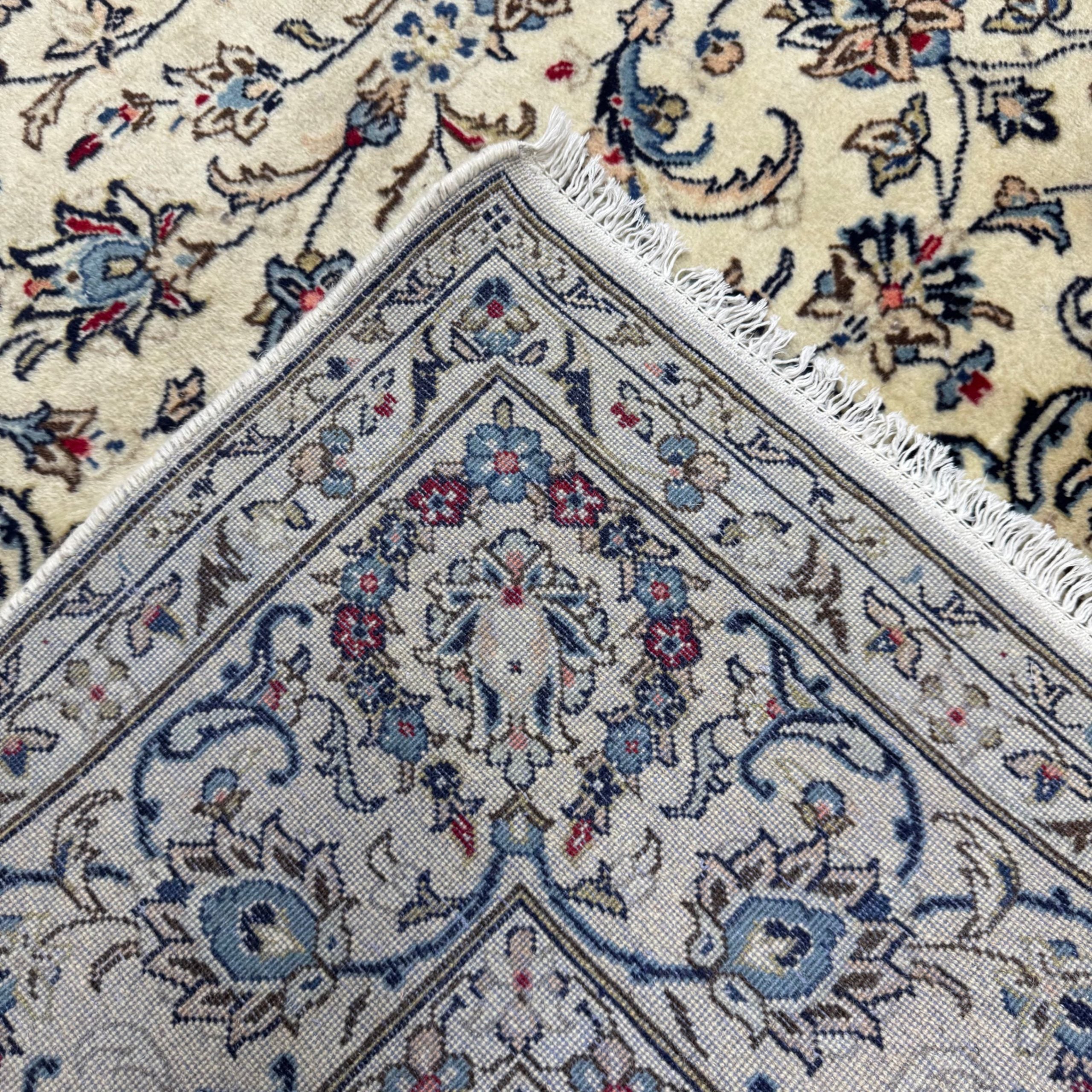 294 x 195 cm Hand-Knotted Persian Nain Floral Rug