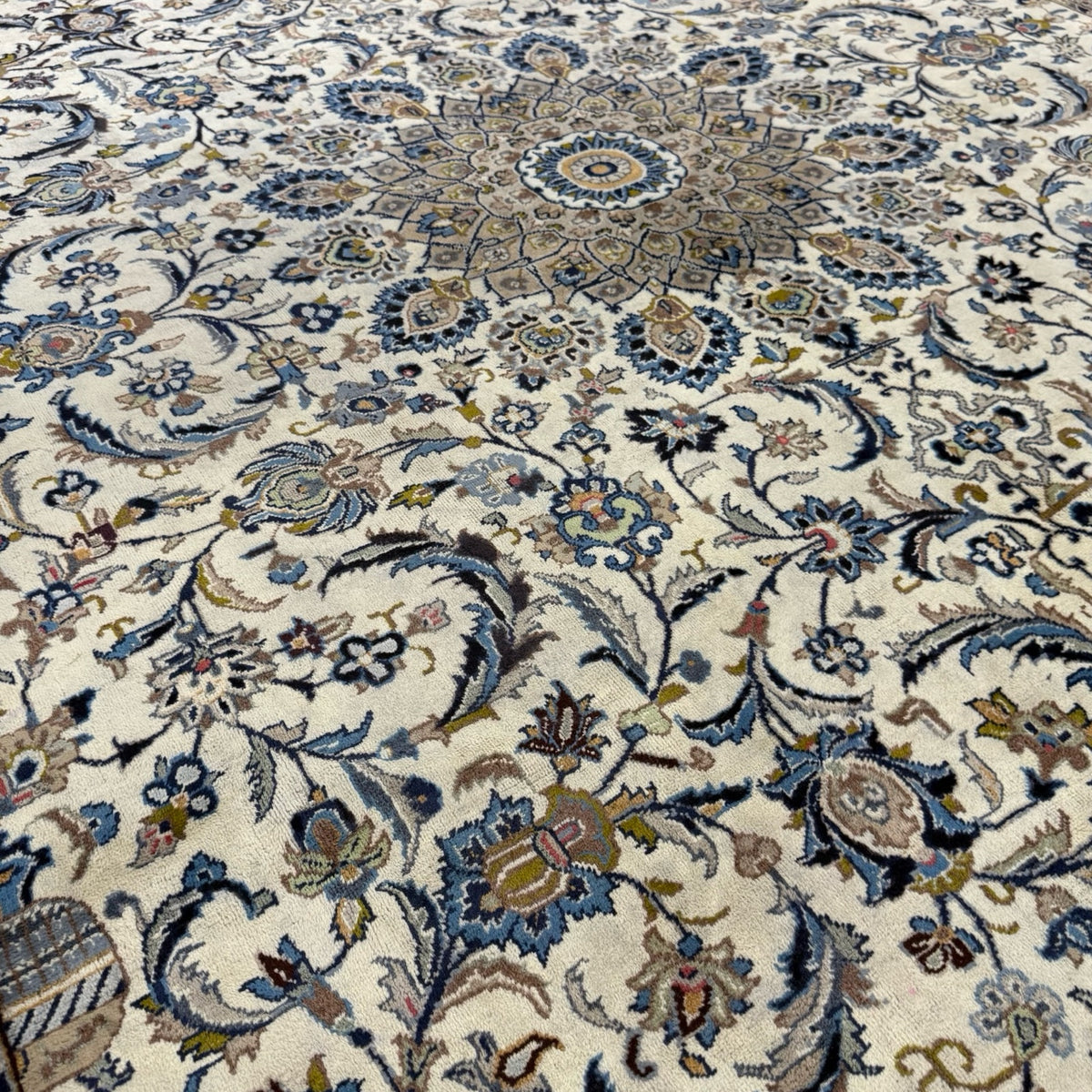 345 x 255 cm Hand Knotted Ivory Persian Fine Mashad Wool Rug