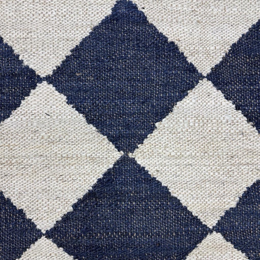 274 x 205 cm Handwoven Jute Rug – Natural & Navy Diamond Pattern