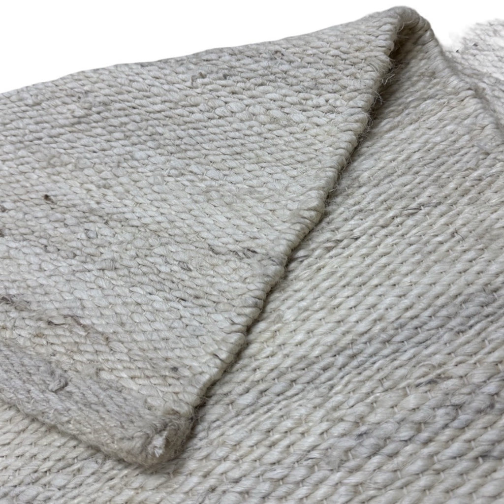 272 x 203 cm Handwoven Jute Rug – Natural White Textured Design