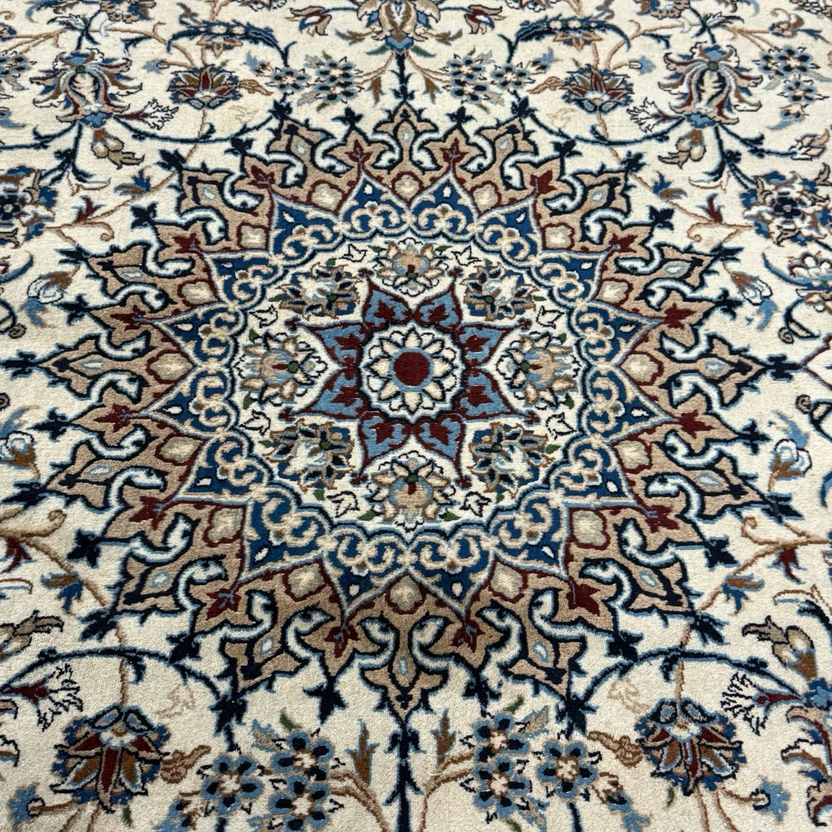 345 x 241 cm Hand Knotted Persian Nain 9la – Silk And Wool Rug