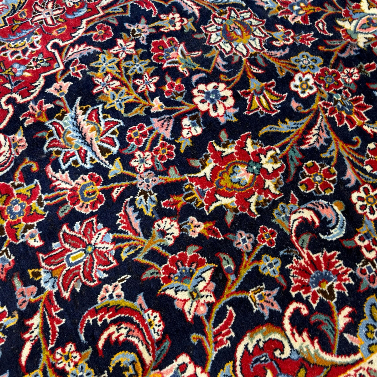 409 x 300 cm Hand Knotted Navy & Red Persian Kashan – Wool Rug