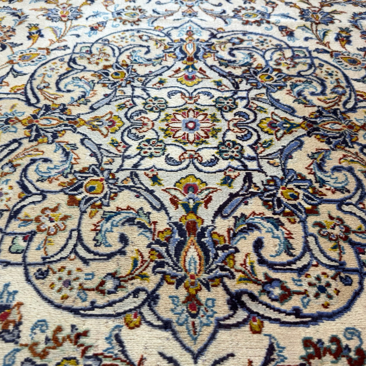 355 x 266 cm Persian Kashan Hand-Knotted Cream Wool Rug