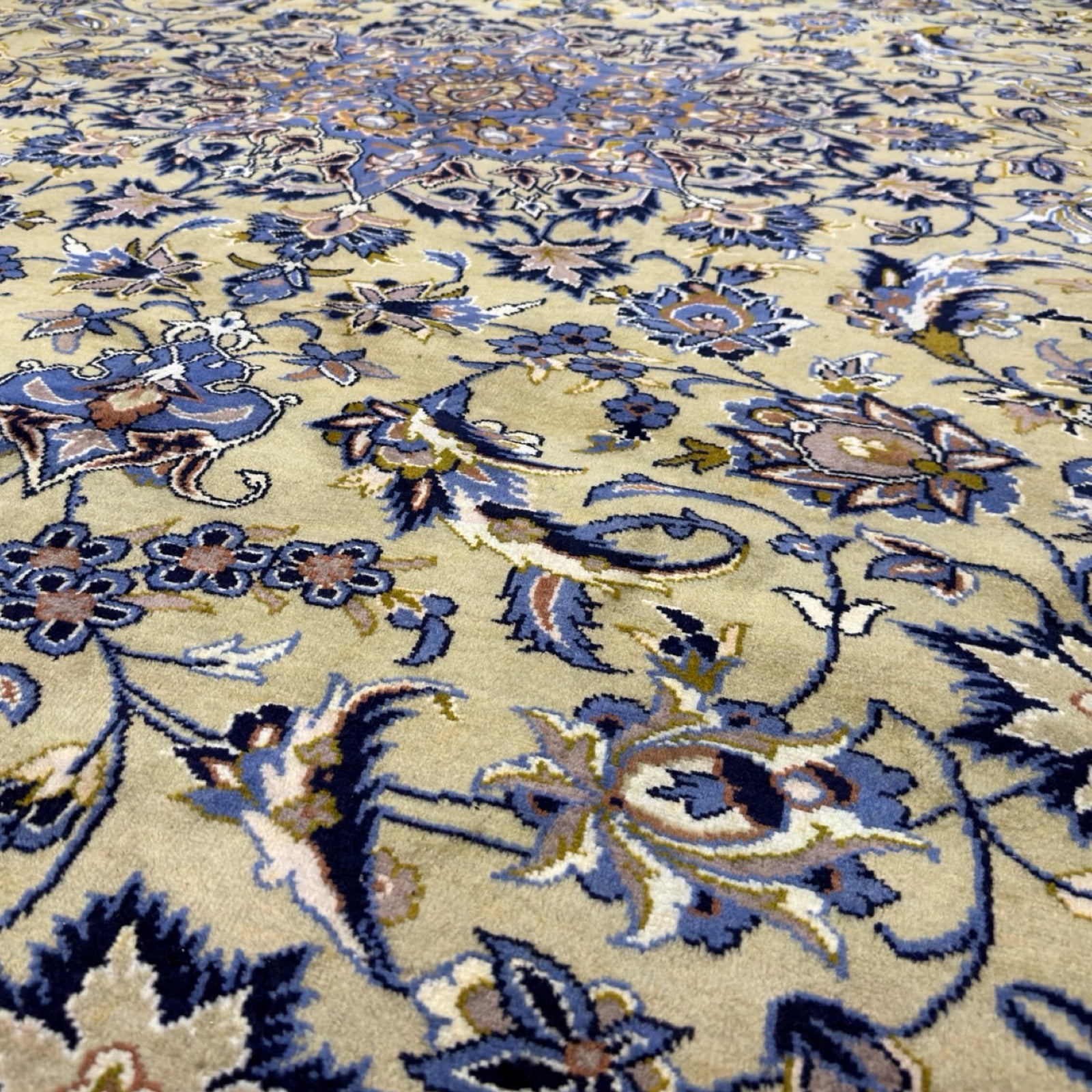 390 x 288 cm Hand-Knotted Persian Najafabad Rug