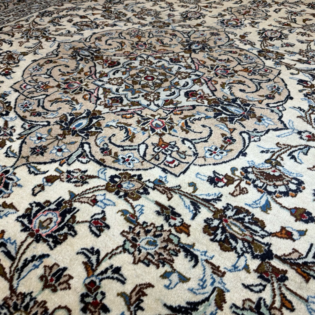341 x 252 cm Hand Knotted Persian Kashan Cream Wool Rug