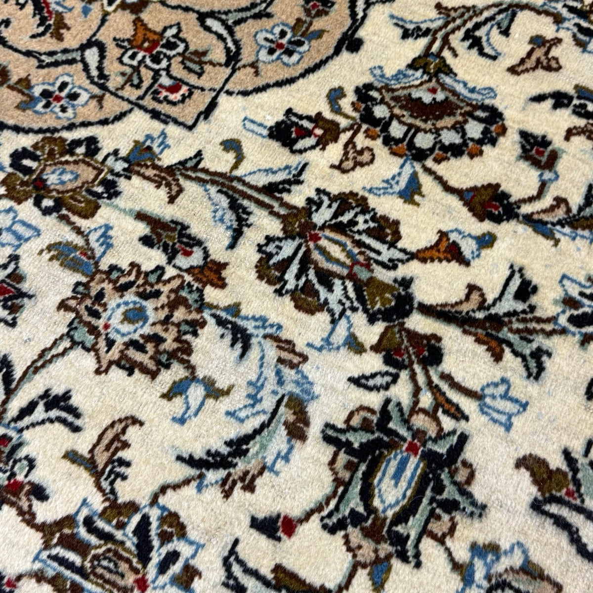 341 x 252 cm Hand Knotted Persian Kashan Cream Wool Rug