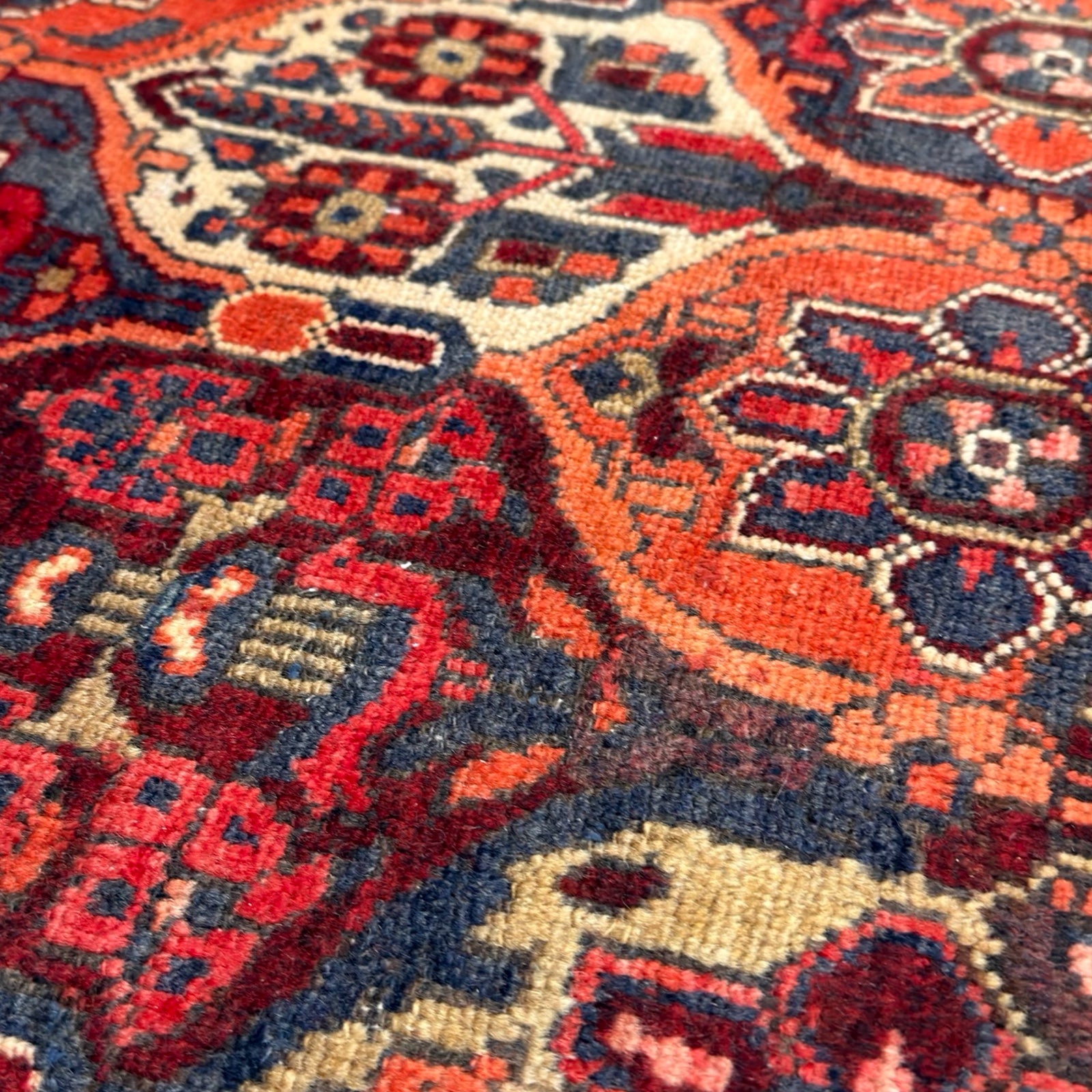 200 x 153 cm Hand-Knotted Antique Persian Bakhtiari Rug