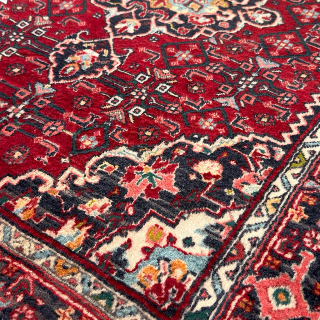 150 x 110 cm Hand-Knotted Persian Sarough Wool Rug