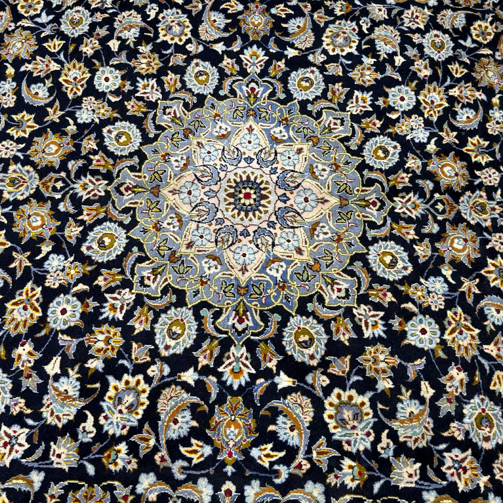 412 x 314 cm Hand-Knotted Persian Kashan Medallion Rug