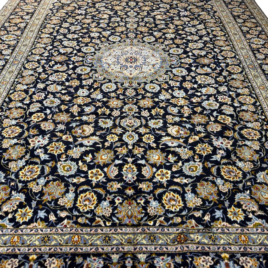412 x 314 cm Hand-Knotted Persian Kashan Medallion Rug