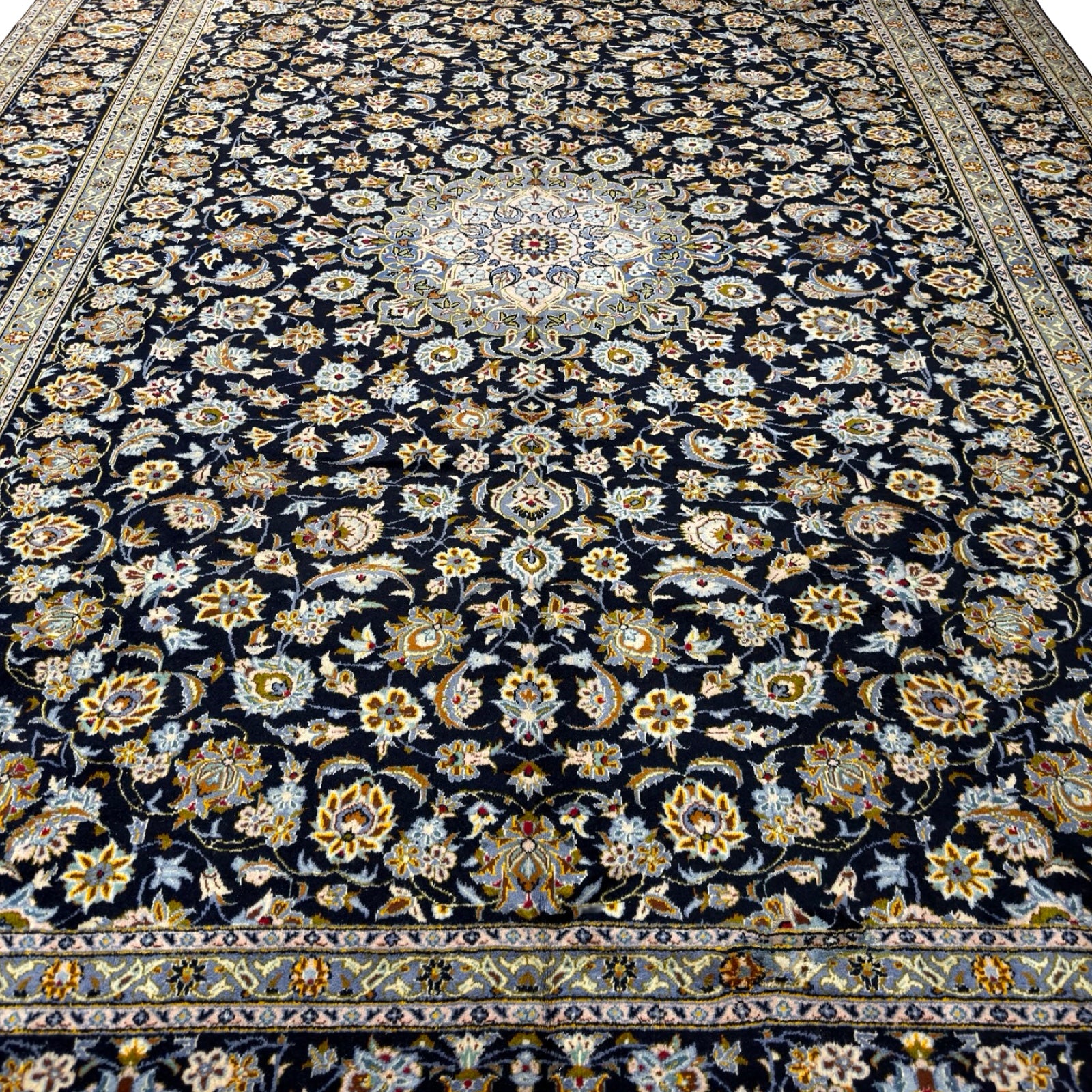 412 x 314 cm Hand-Knotted Persian Kashan Medallion Rug