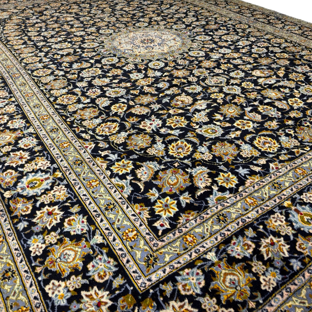 412 x 314 cm Hand-Knotted Persian Kashan Medallion Rug