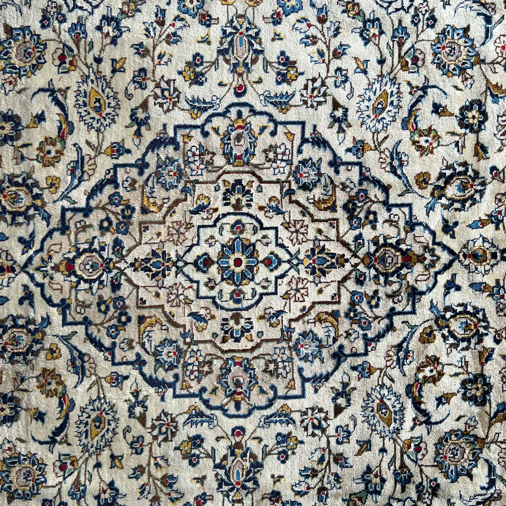 290 x 196 cm Hand-Knotted Floral Persian Kashan Cream Rug