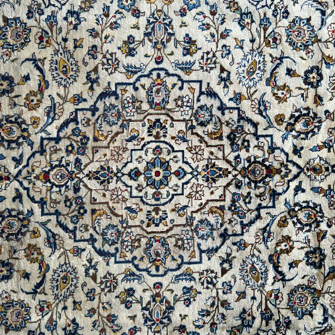 290 x 196 cm Hand-Knotted Floral Persian Kashan Cream Rug
