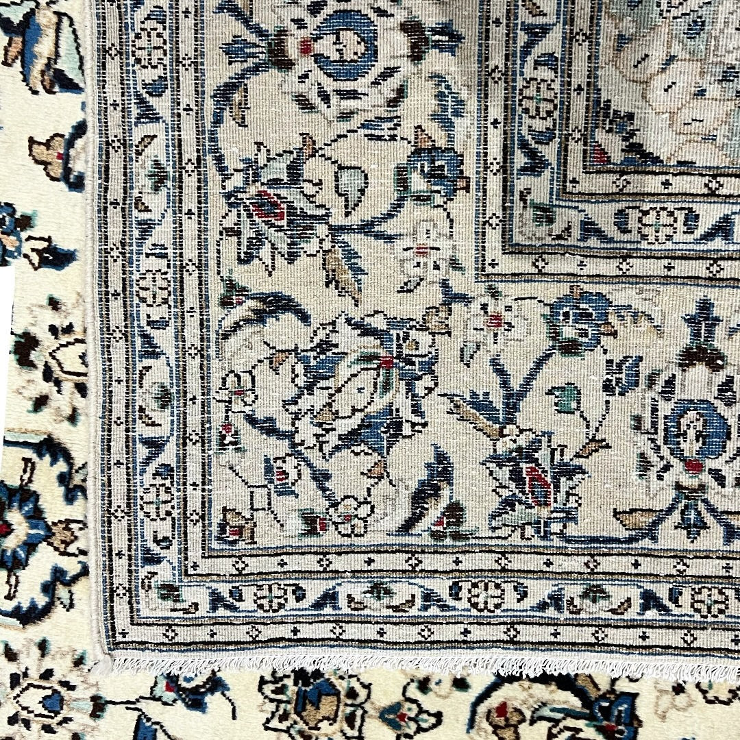301 x 197 cm Hand-Knotted Floral Persian Kashan Cream Wool Rug