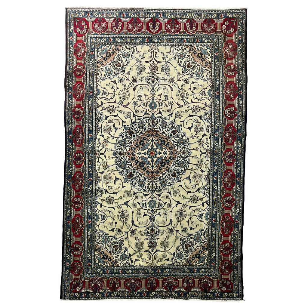 224 x 139 cm Hand-Knotted Persian Isfahan Floral Rug
