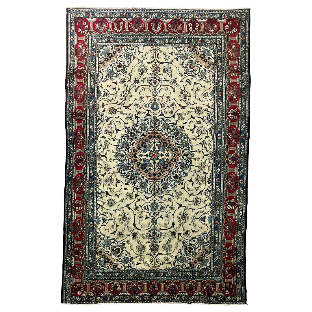 224 x 139 cm Hand-Knotted Persian Isfahan Floral Rug