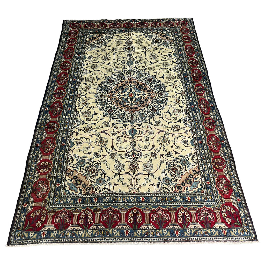224 x 139 cm Hand-Knotted Persian Isfahan Floral Rug