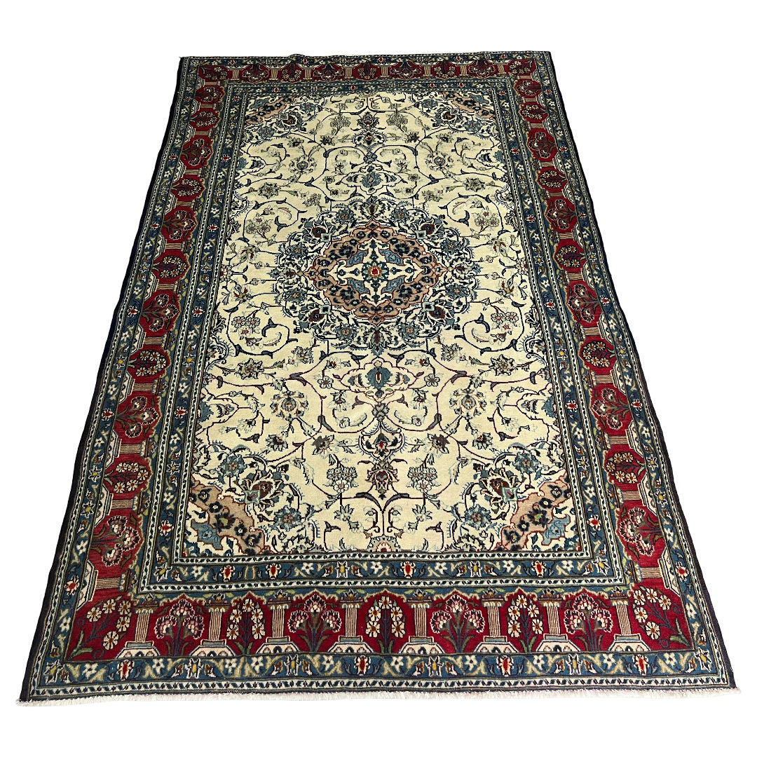 224 x 139 cm Hand-Knotted Persian Isfahan Floral Rug