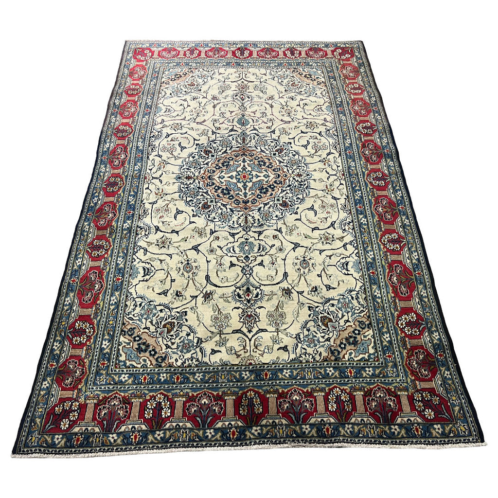 224 x 139 cm Hand-Knotted Persian Isfahan Floral Rug