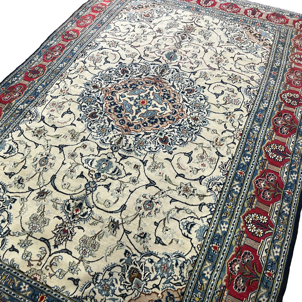 224 x 139 cm Hand-Knotted Persian Isfahan Floral Rug