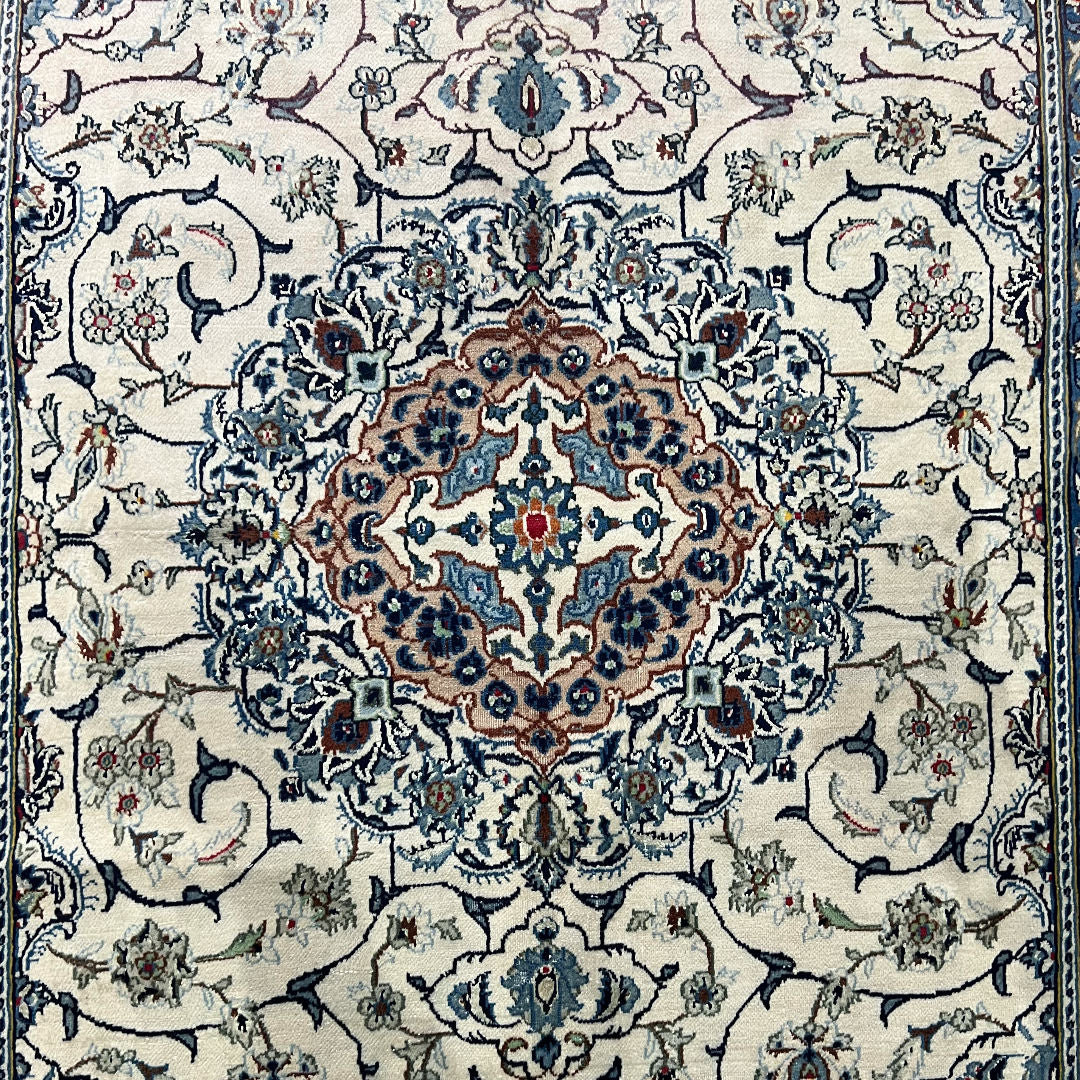 224 x 139 cm Hand-Knotted Persian Isfahan Floral Rug