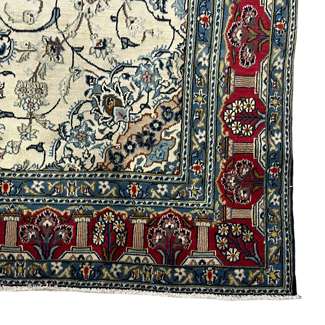 224 x 139 cm Hand-Knotted Persian Isfahan Floral Rug
