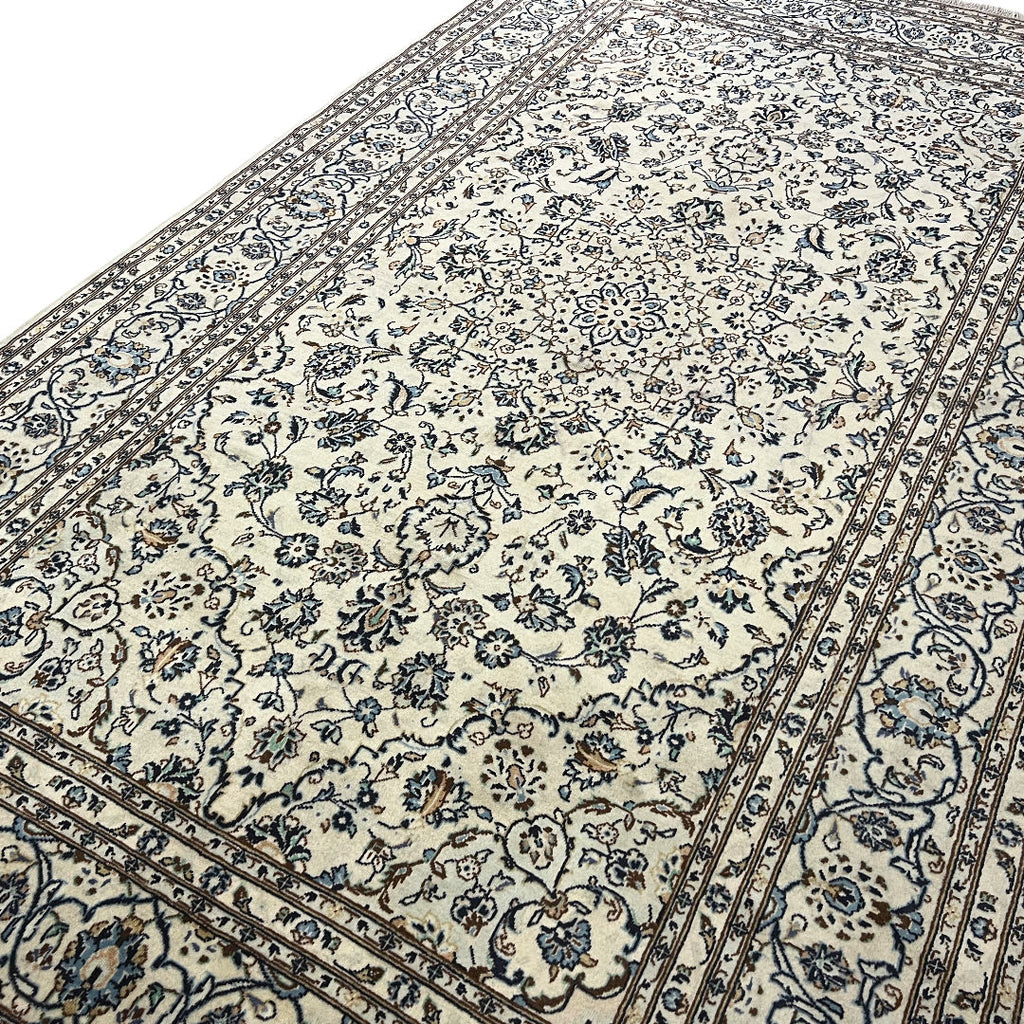 325 x 196 cm Hand-Knotted Persian Floral Kashan Cream Rug