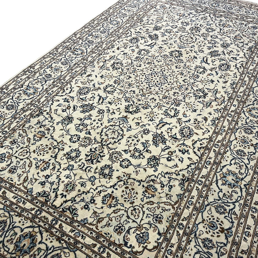 325 x 196 cm Hand-Knotted Persian Floral Kashan Cream Rug