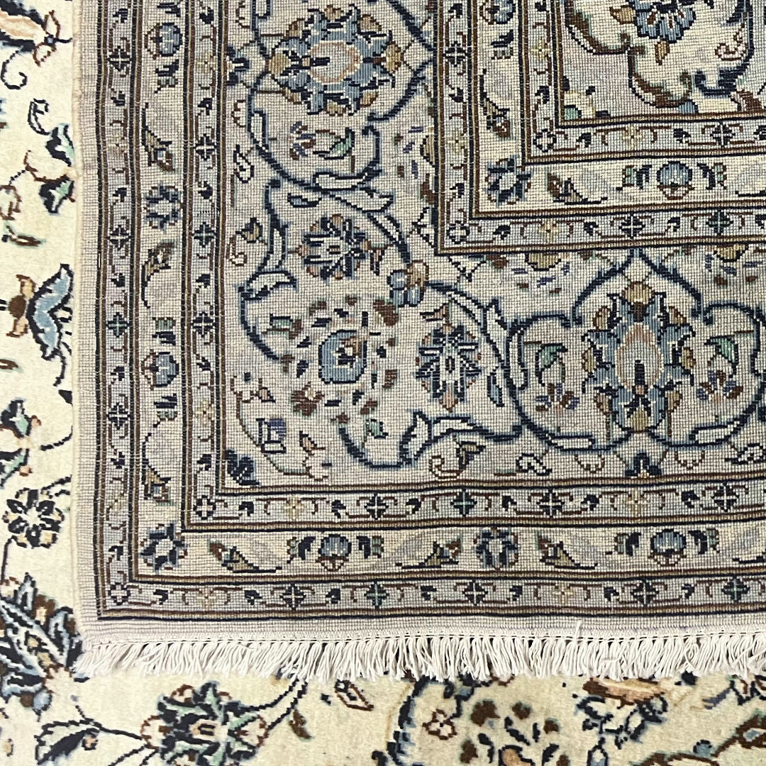 325 x 196 cm Hand-Knotted Persian Floral Kashan Cream Rug