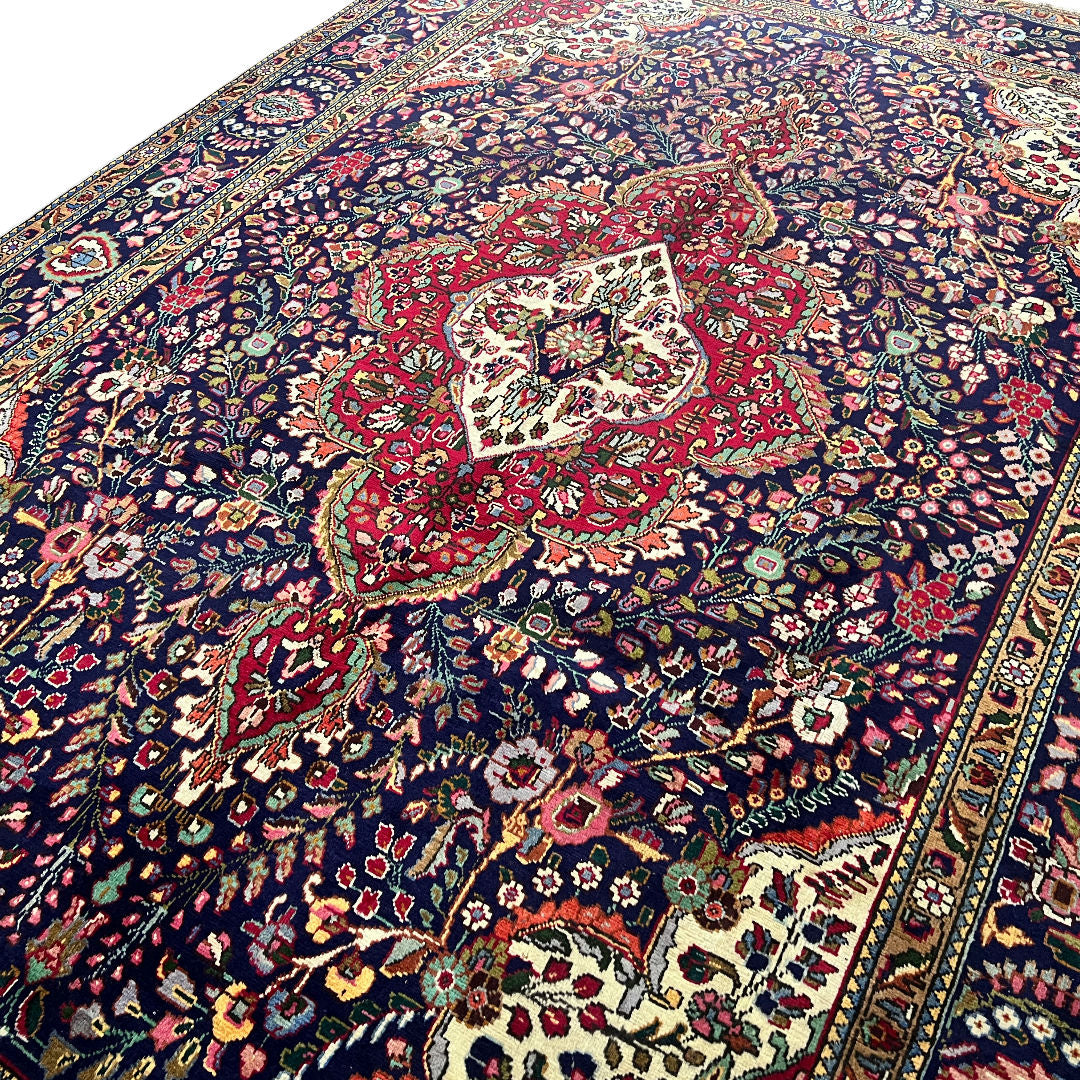 345 x 240 cm Hand-Knotted Persian Tabriz Rug