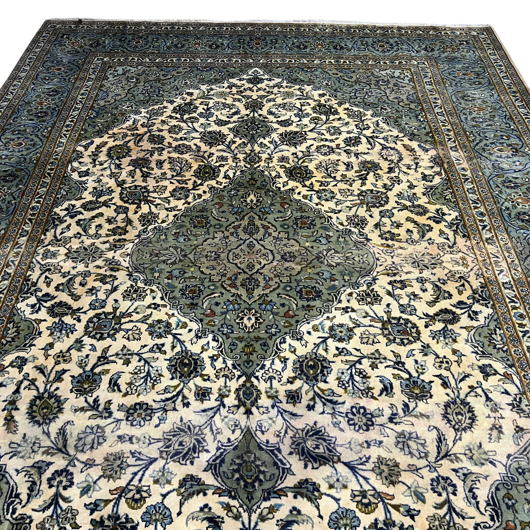 367 x 255 cm Hand-Knotted Persian Kashan Rug