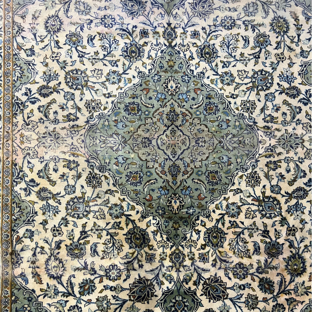 367 x 255 cm Hand-Knotted Persian Kashan Rug