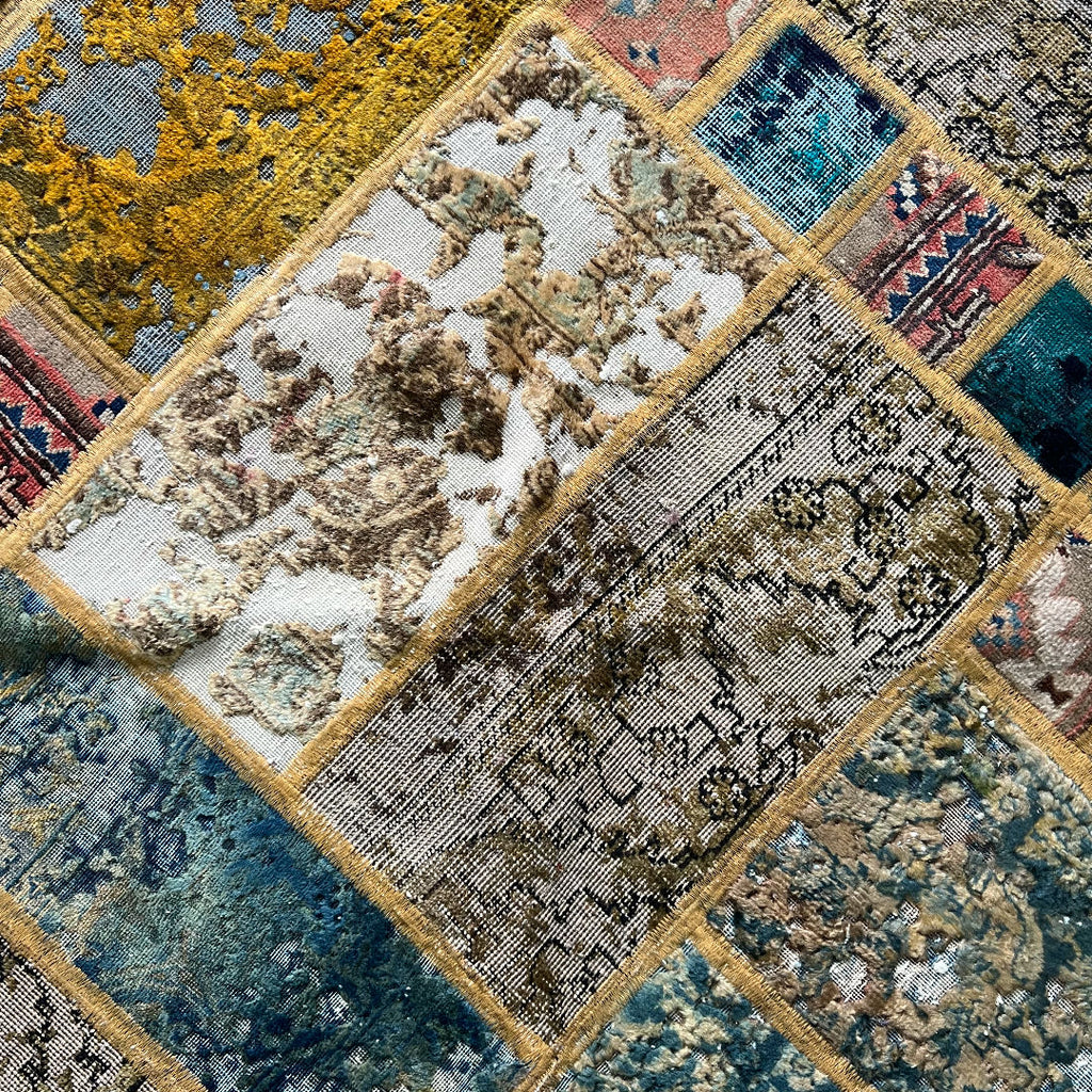 212 x 148 cm Hand-Knotted Ultra Vintage Persian Wool Rug