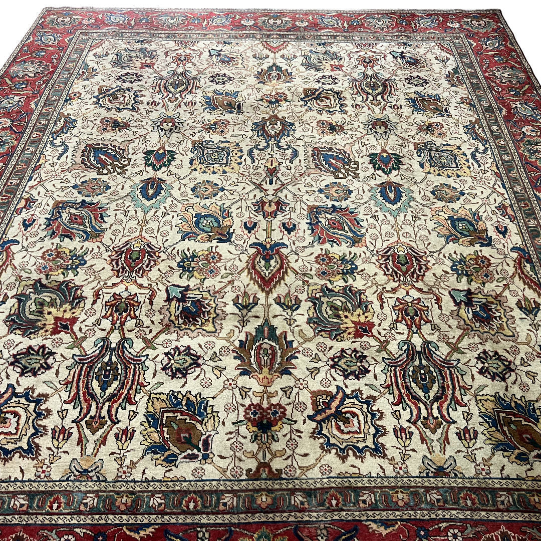 328 x 276 cm Hand-Knotted Persian Kashan Rug