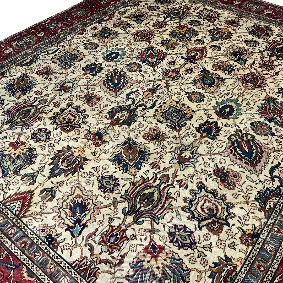 328 x 276 cm Hand-Knotted Persian Kashan Rug