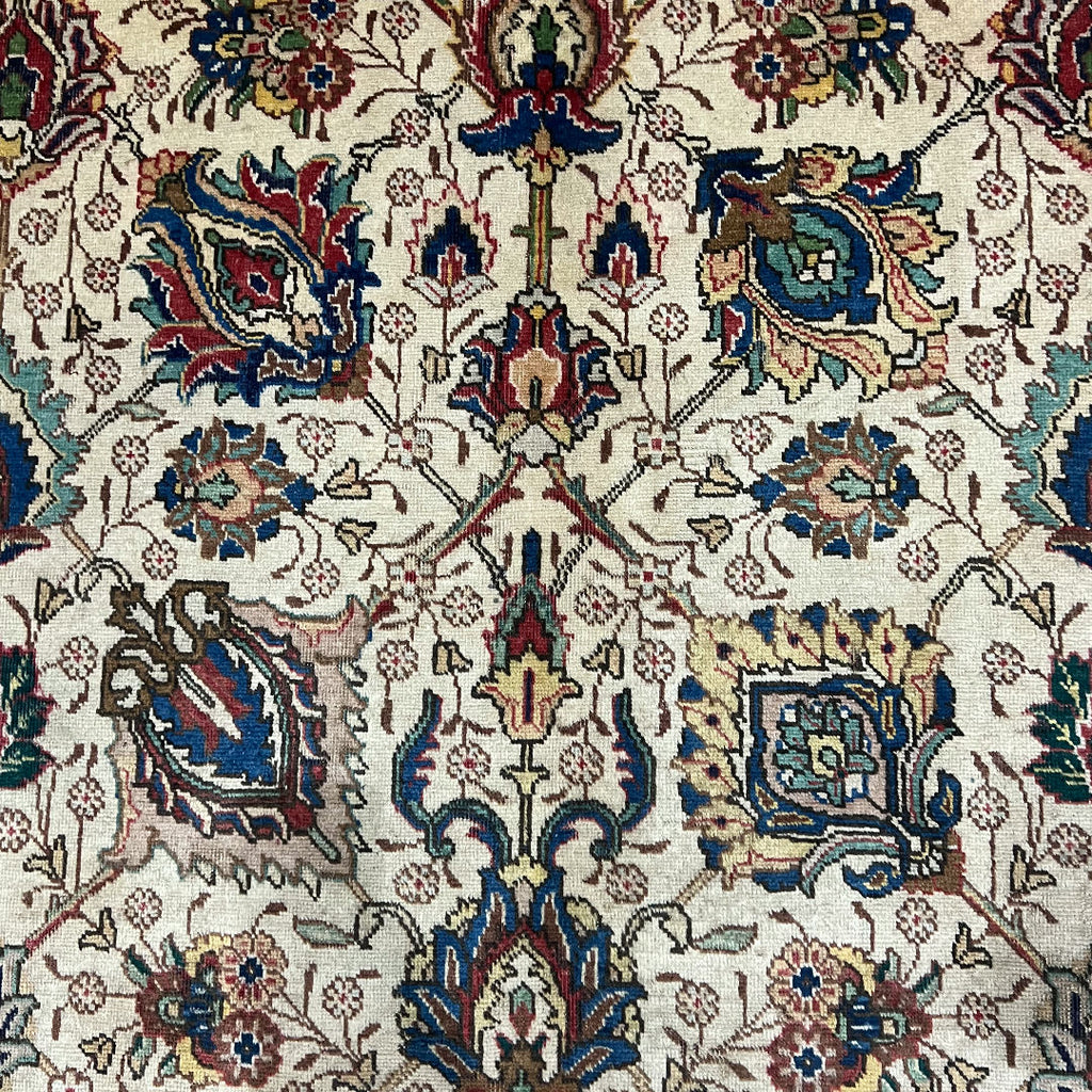 328 x 276 cm Hand-Knotted Persian Kashan Rug