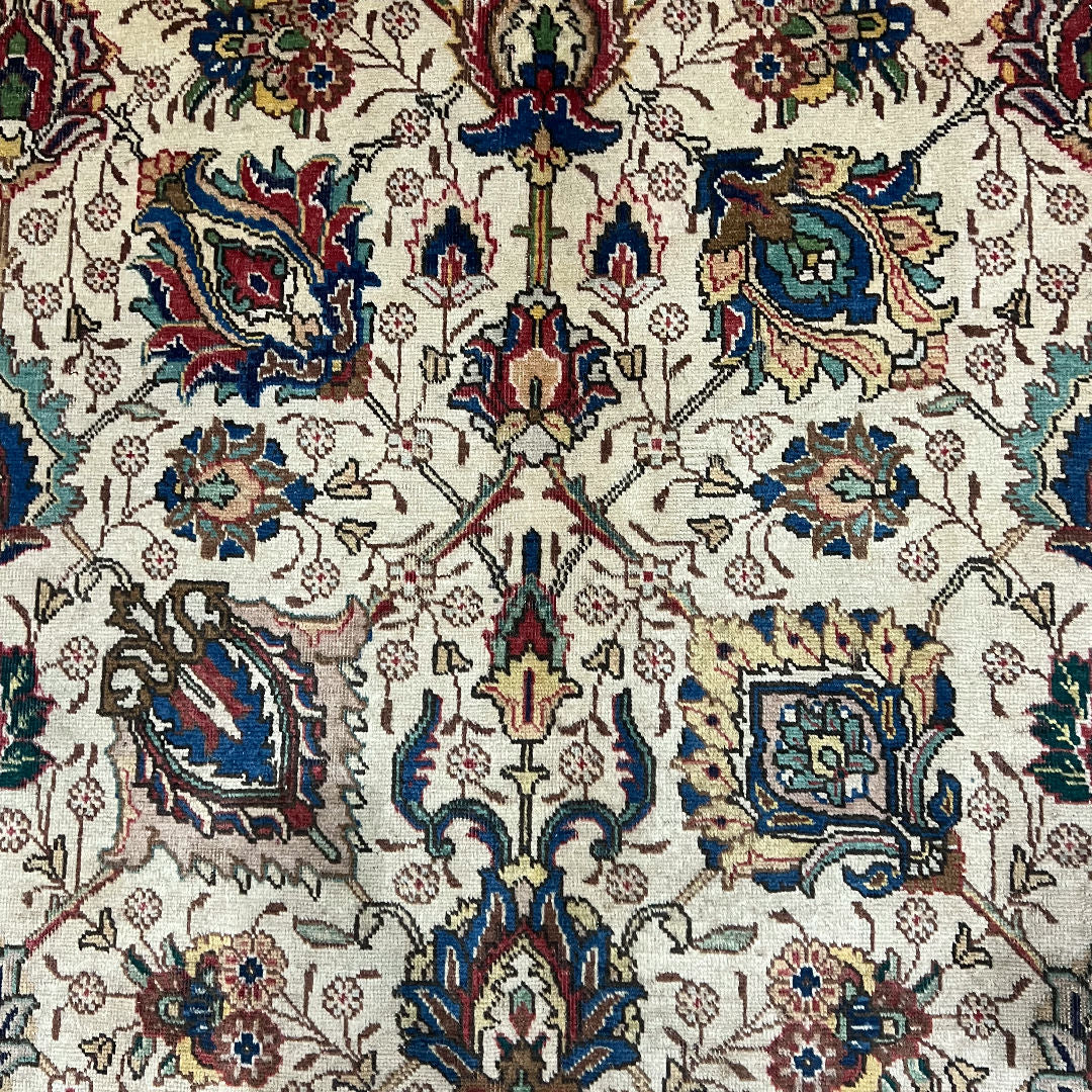 328 x 276 cm Hand-Knotted Persian Kashan Rug