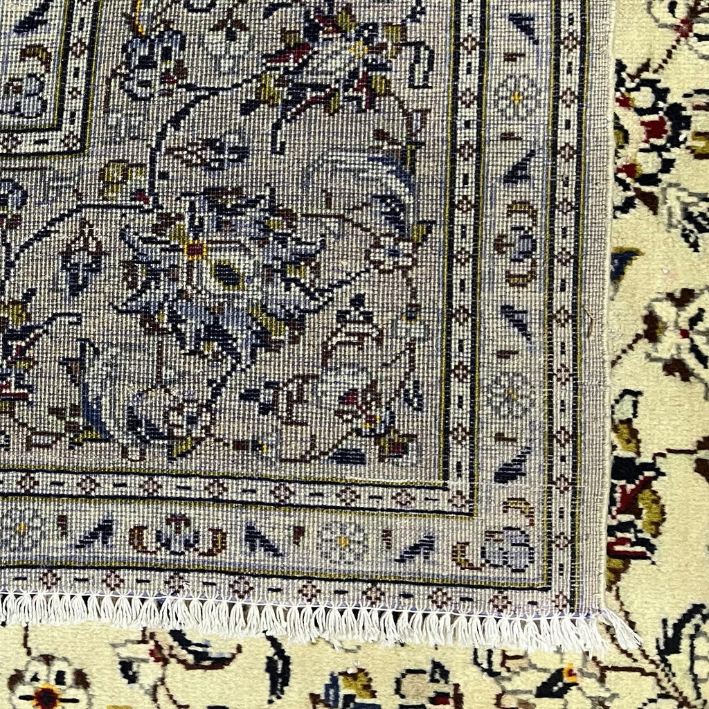 295 x 194 cm Hand-Knotted Persian Kashan Cream Rug