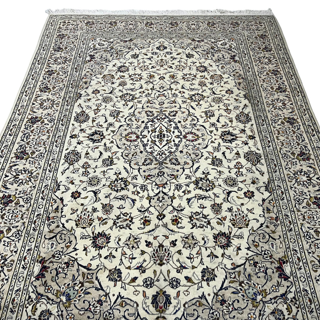 290 x 193 cm Hand-Knotted Persian Floral Kashan Cream Rug