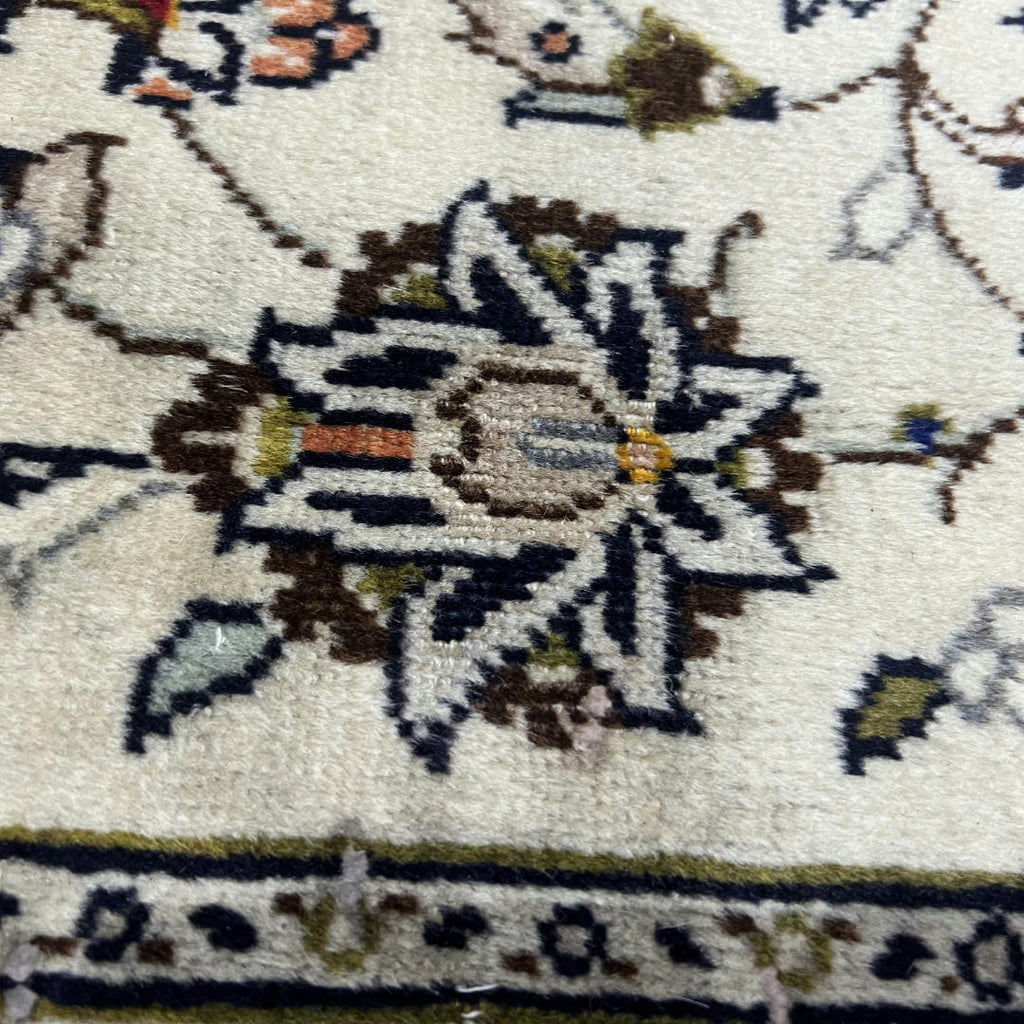 290 x 193 cm Hand-Knotted Persian Floral Kashan Cream Rug